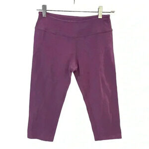 Beyond Yoga Capri length leggings pink purple medium